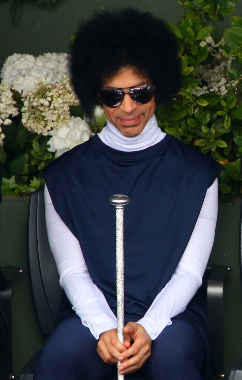 Illustration for article titled Prince At The French Open With A Scepter